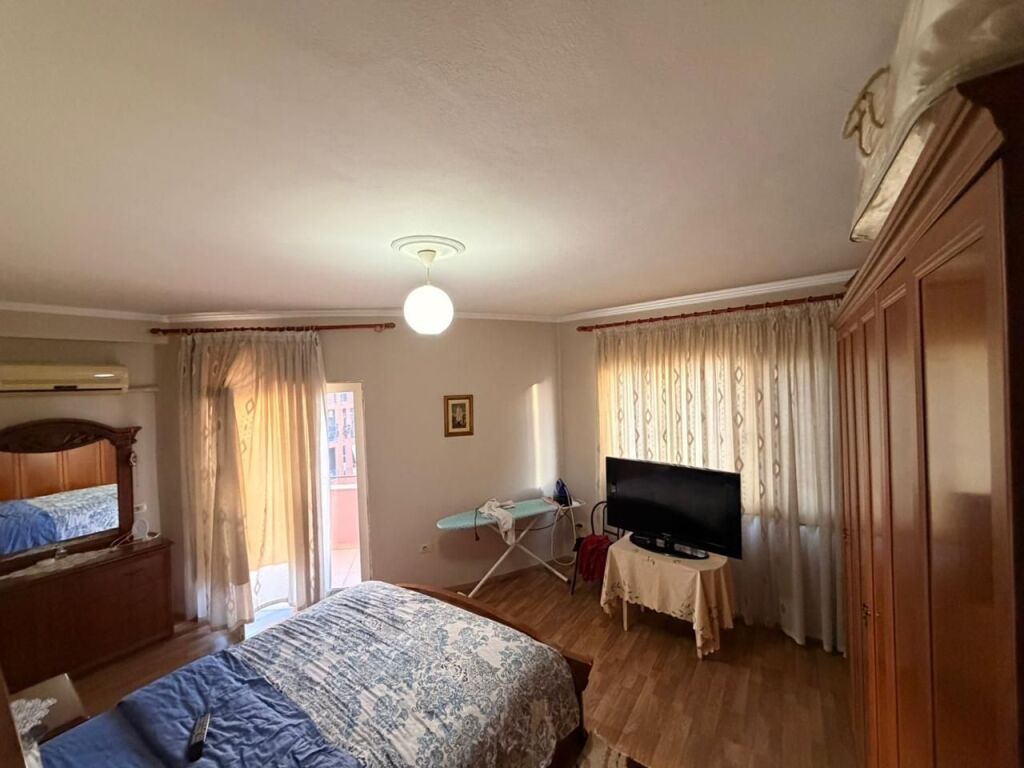 Shitet apartament 3+1+2 në Astir