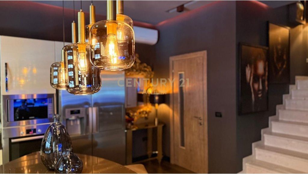 3-STOREY VILLA FOR RENT AT AMERICAN VILLAS! 3,500 € /Month
