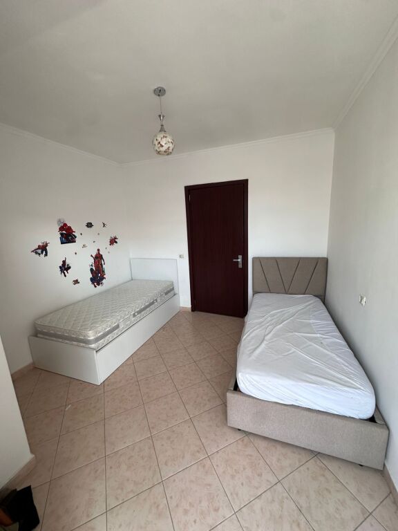 OKAZION.Shitet Apartament 2+1 Astir prane Klensit.