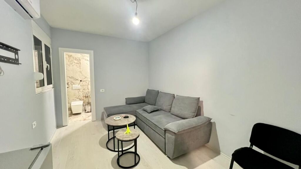 Ufficio Premium in Affitto⚜️: 3 Ambienti di Lavoro + 1 Veranda📍Rruga e Kavajës (Vicino a Esp Oil, Fronte Strada) - Sup. 200m² - 3000€/Mese || Super Privacy Totale