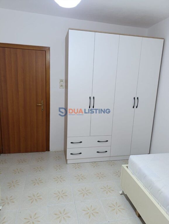 Ofrojme me qira Apartament komod 2+1 ne Kombinat!