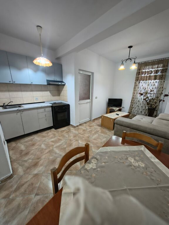 Jepet Apartament me Qera tek Brryli afer Votres  me Cmimin 450 mije leke