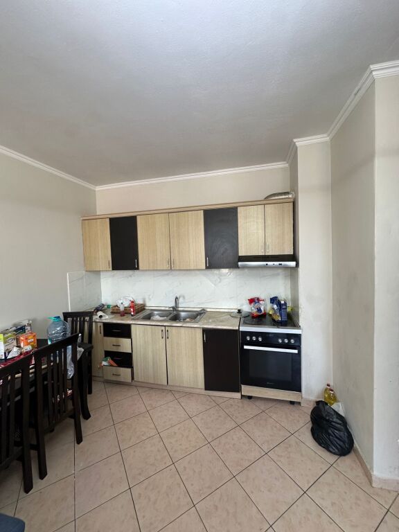 OKAZION.Shitet Apartament 2+1 Astir prane Klensit.