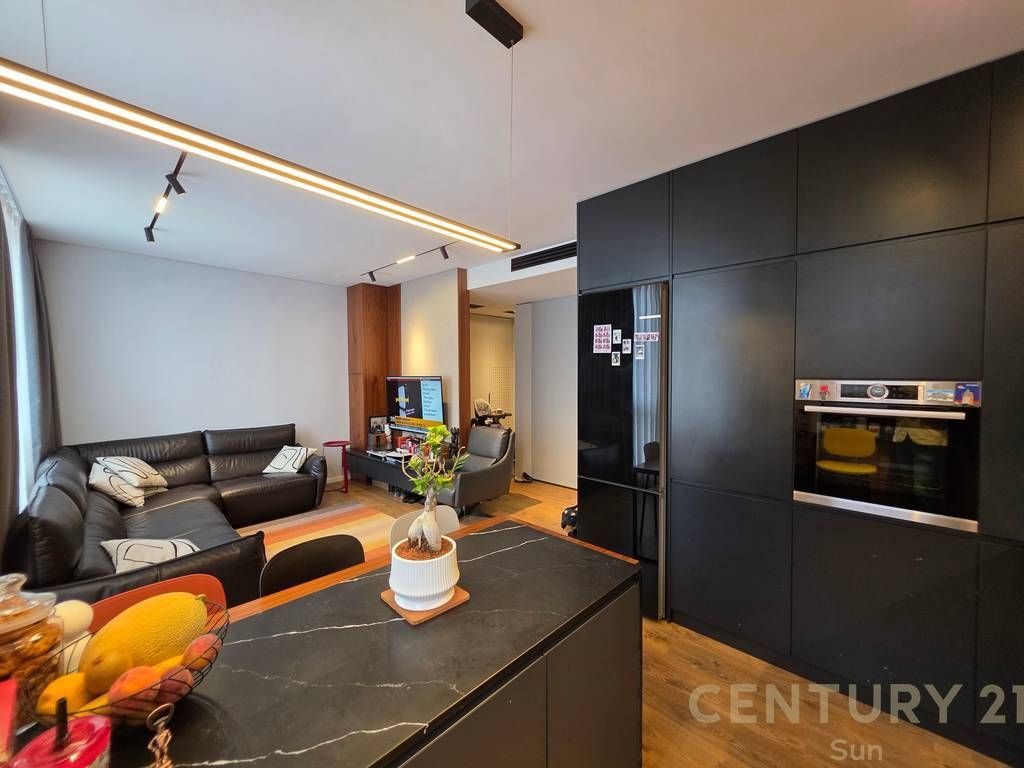 SHITET APARTAMENT 2+1 + POST PARKIMI NE BULEVARDIN E RI 250,000 €