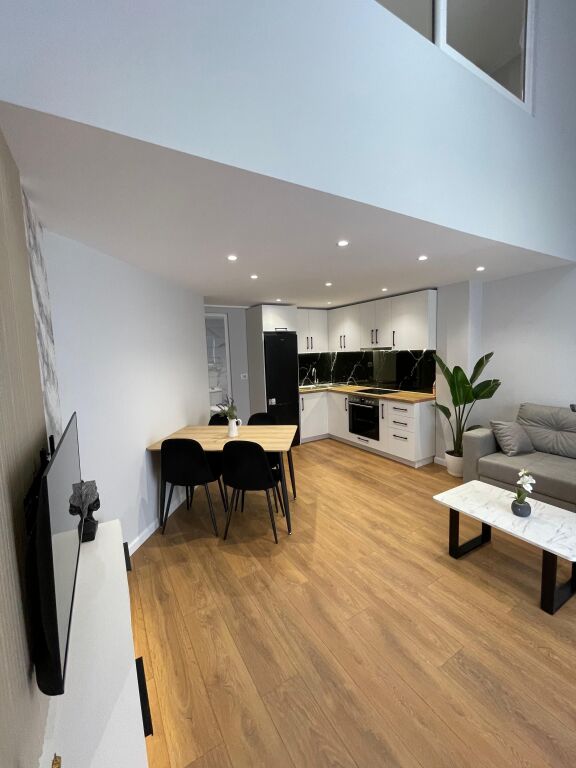Lago secco duplex 1+1+2 bagni investito in vendita