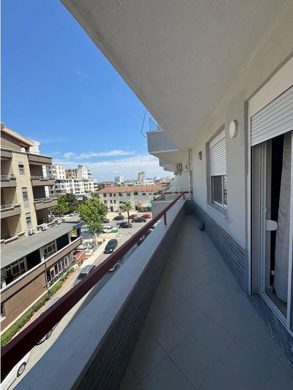 Jepet me Qira Apartament 2+1 me Pamje Deti në Plazh, Durrës !