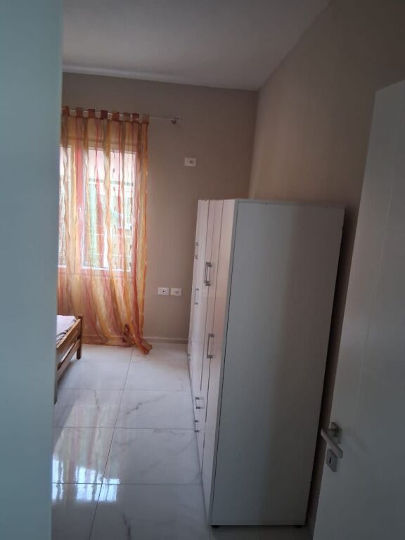 Qera | Shtëpi private 3 + 1 | Rruga e Elbasanit | 550 €/muaj