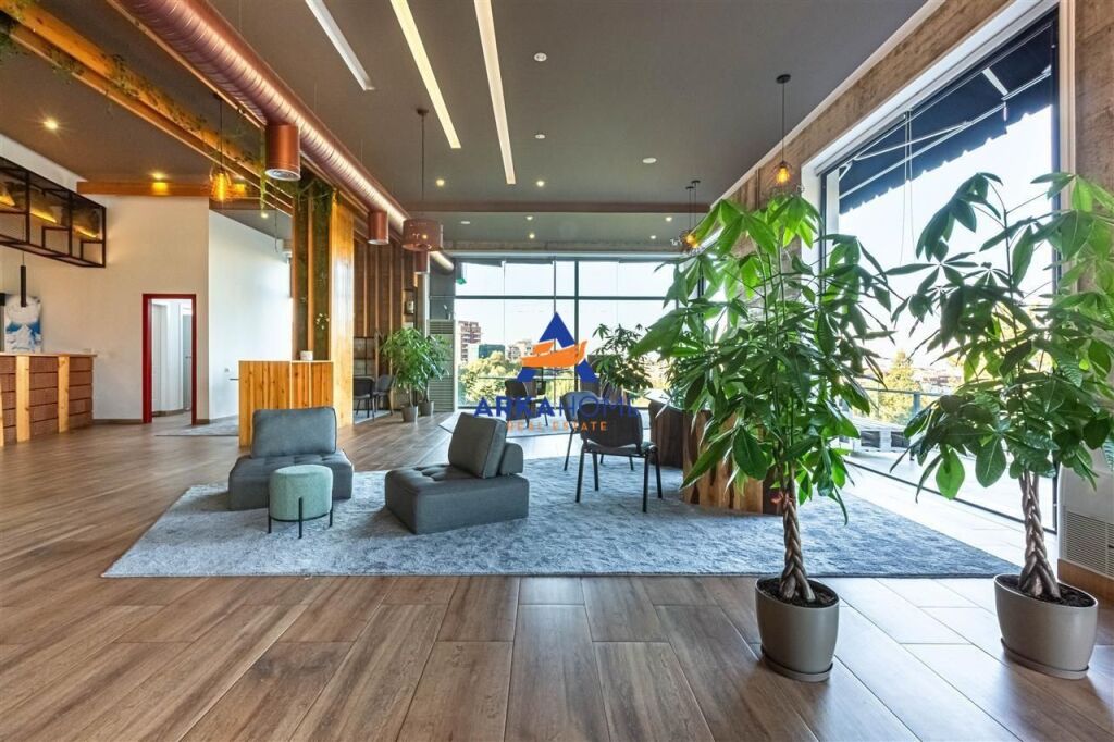 LOCALE UFFICIO CONDIVISO IN AFFITTO 220 M2 "SOPRA IL GIARDINO BOTANICO" 600 EURO
