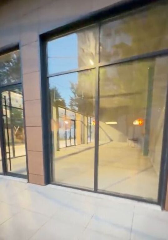 Business premises for rent – Red School !