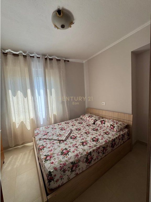 Jepet me Qira Apartament 2+1 me Pamje Deti në Plazh, Durrës !