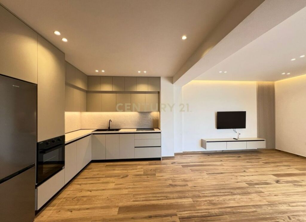 Apartament 2+1+2 me post parkimi per qira te Kodra e Diellit 2!