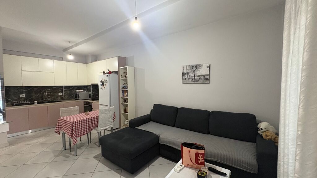 Jepet me qera apartament 1+1 i mobiluar tek Kompleksi Golden Park