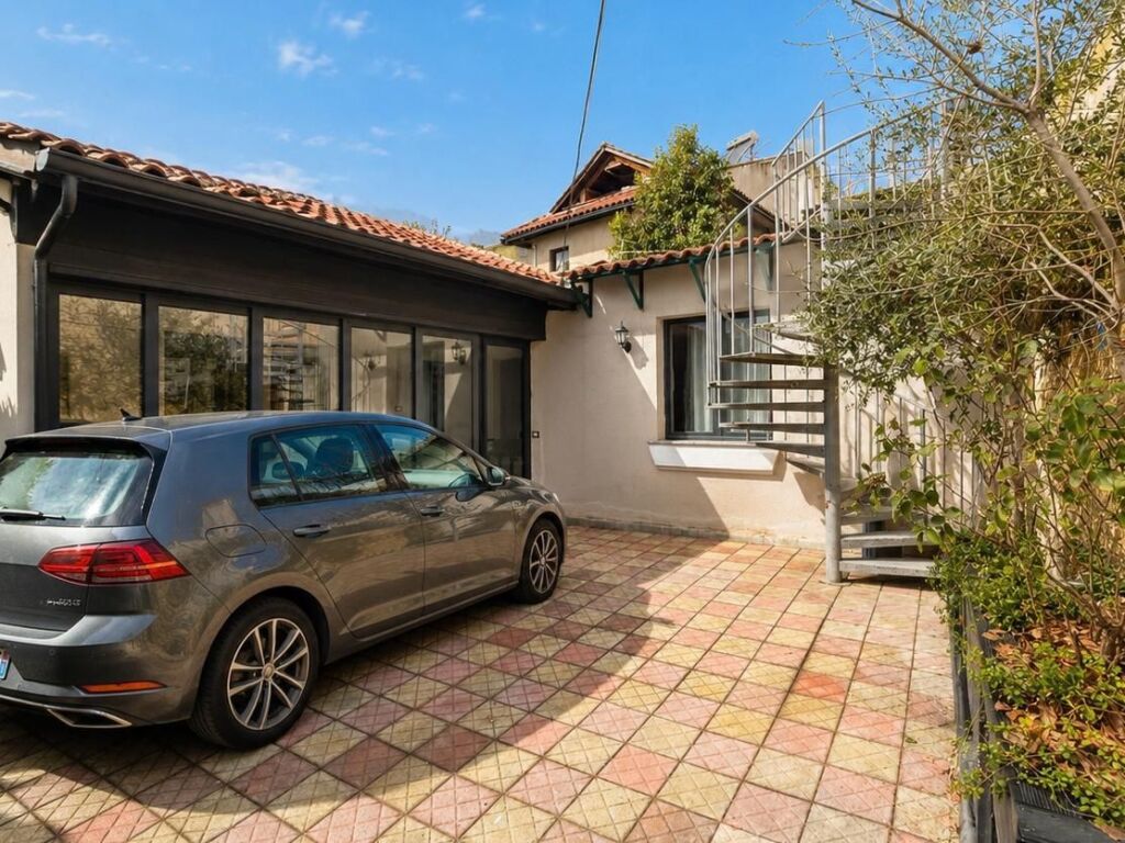 One-story house for Rent - Naum Veqilharxhi Street, near Venue Bar !