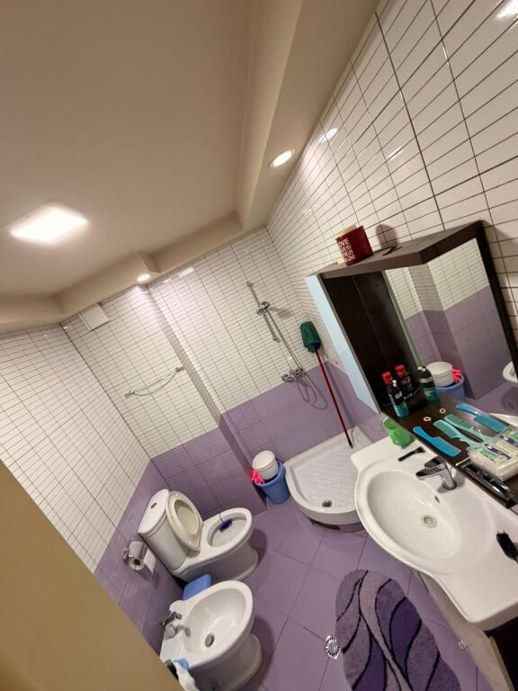 Shitet apartament 3+1+2 në Astir