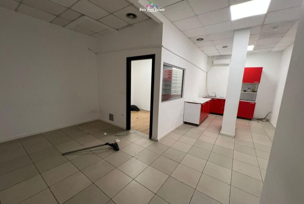 Ufficio In Affitto Presso Lo Stadio Dinamo (ID BZ2979) Tirane
