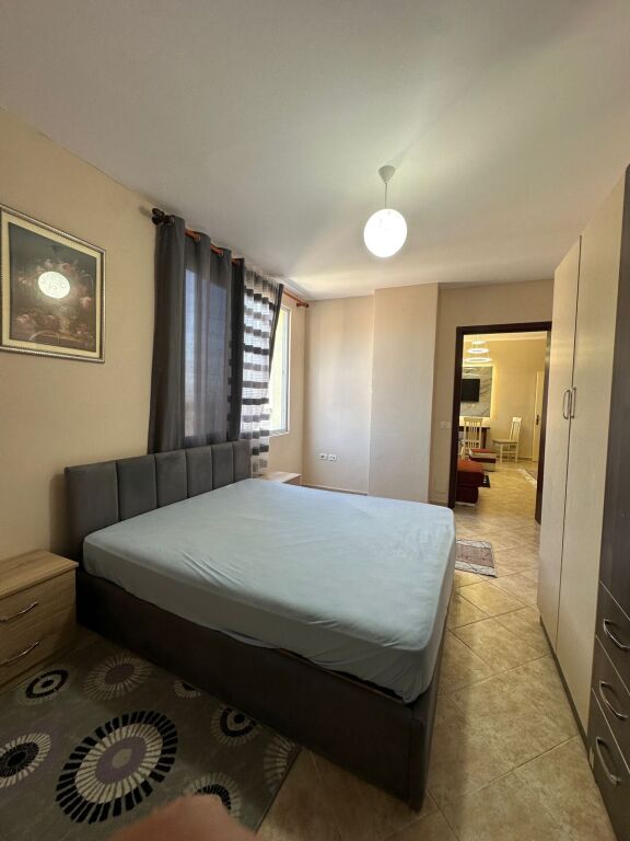 OKAZION. Shitet Apartament 2+1 prane Vila L.