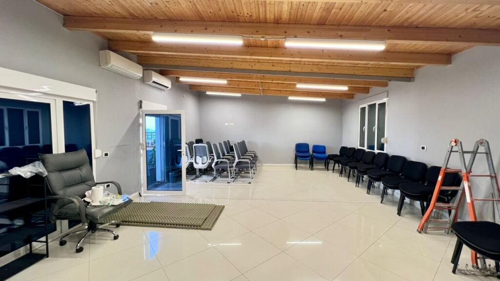 Ufficio Premium in Affitto⚜️: 3 Ambienti di Lavoro + 1 Veranda📍Rruga e Kavajës (Vicino a Esp Oil, Fronte Strada) - Sup. 200m² - 3000€/Mese || Super Privacy Totale