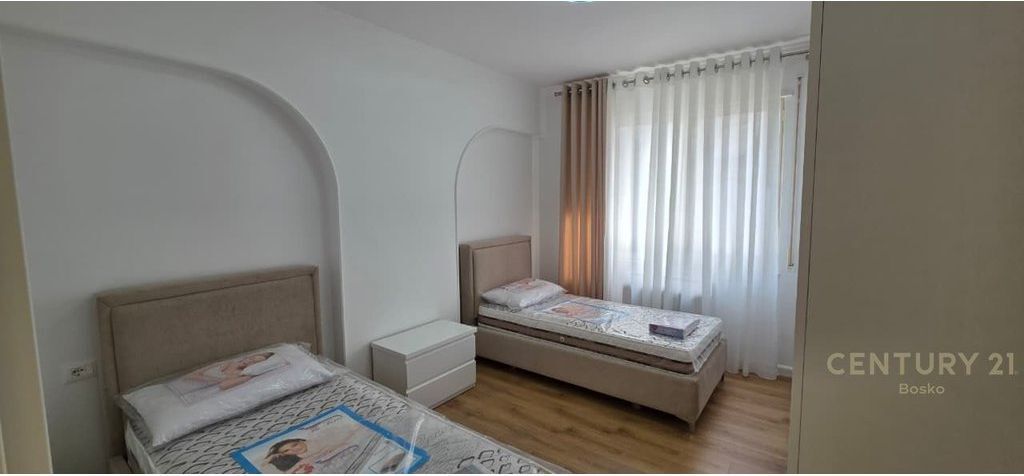 Apartament 2+1 per qira tek Liqeni i Thate