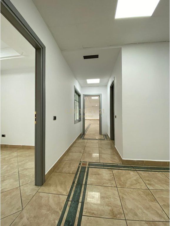 Locale Commerciale in Affitto a Ish-Bllok 4.000 € /Mese