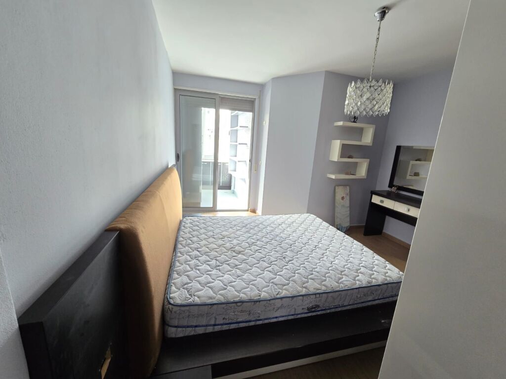 In vendita, Appartamento 2+1+2, Vicino al vecchio URT – Durrës.