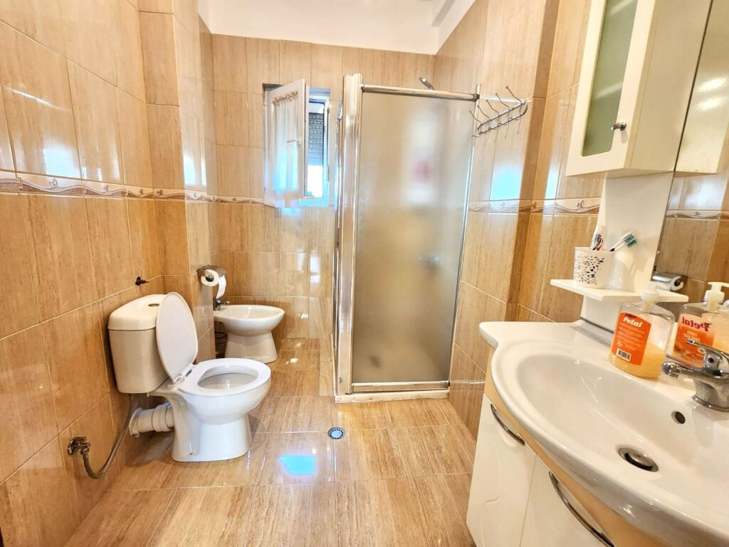 In affitto: 3+1+2wc &amp; 3bllk (📍Ekonomiku, Rr. Gramoz Pashko) Più spazio | 60.000 Lek al mese