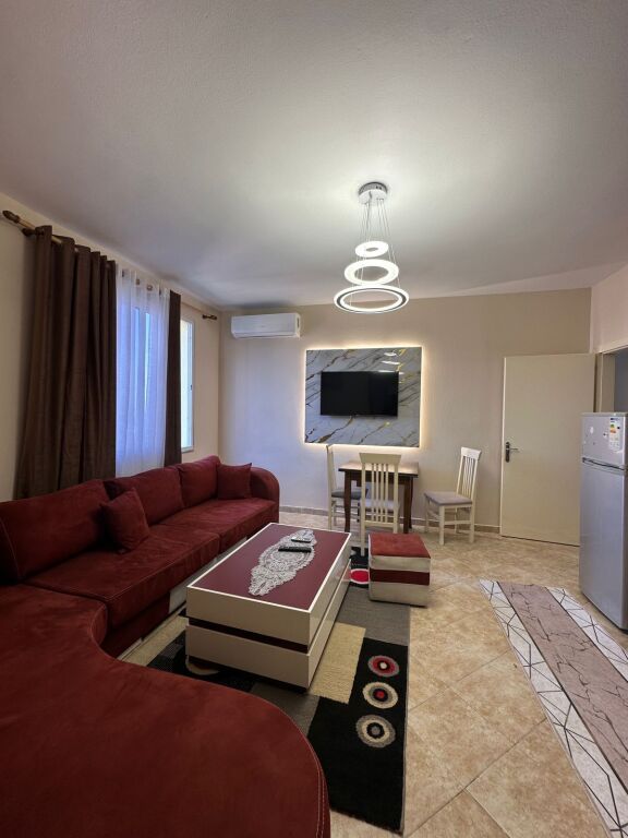 OKAZION. Shitet Apartament 2+1 prane Vila L.