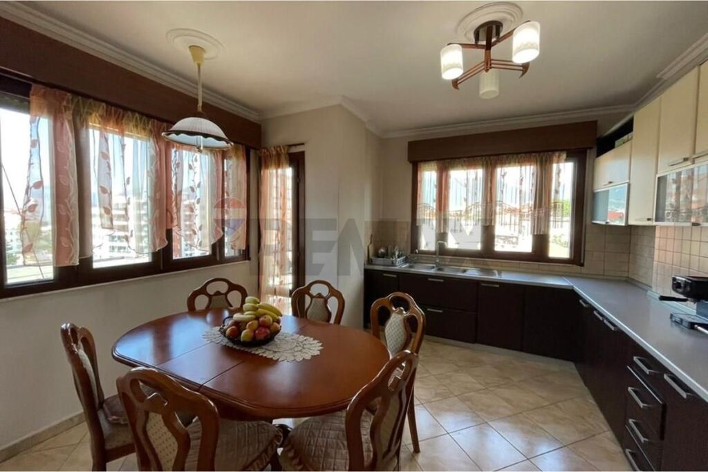 Apartament 2+1+2 Rruga Elbasanit