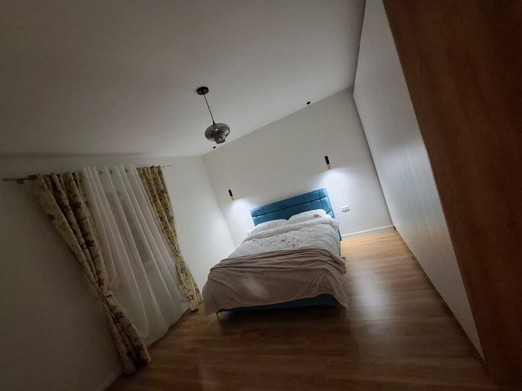 🏠Via Mihal Grameno, secondo piano di una villa 1+1+posto auto, appena arredato in affitto. 55.000 Leke