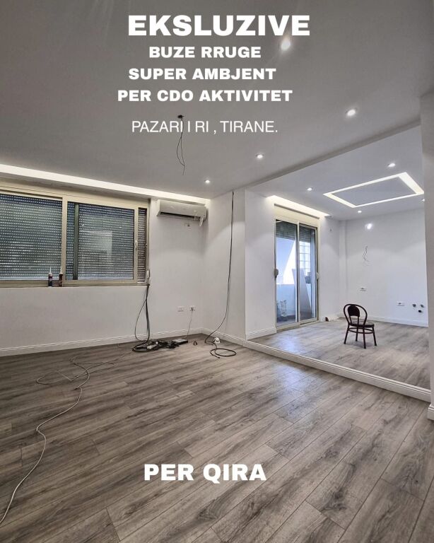 🌟🔑 ESCLUSIVO – AFFITTASI! 🔑🌟  📍 Super posizione – Pazari i Ri 🚶‍♂️ Sul marciapiede, con alta visibilità e fantastiche opportunità pubblicitarie!  ✨ Ambiente appena ristrutturato