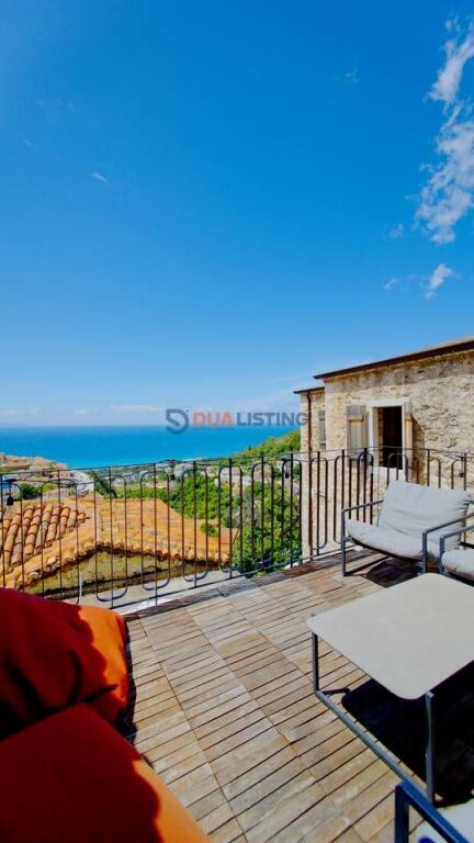 Casa caratteristica su 2 piani in vendita, all'interno del Complesso Zoe Hora