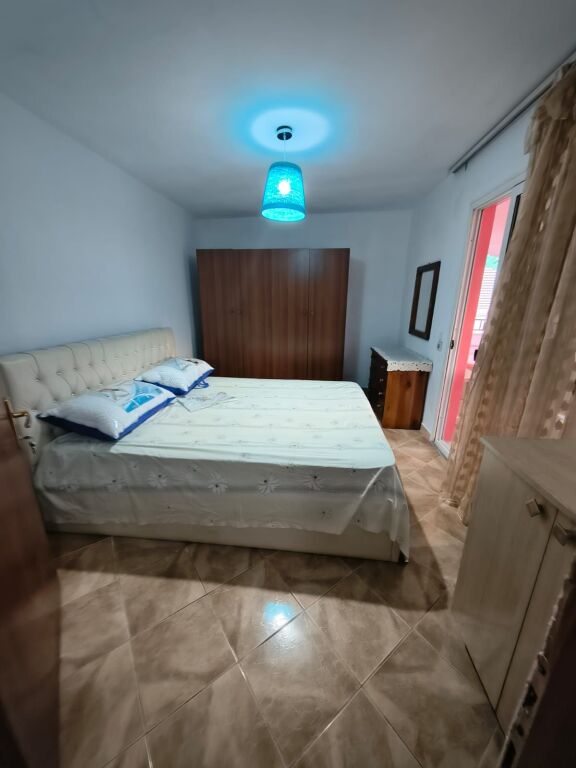 Jepet Apartament me Qera tek Brryli afer Votres  me Cmimin 450 mije leke