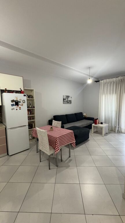 Jepet me qera apartament 1+1 i mobiluar tek Kompleksi Golden Park