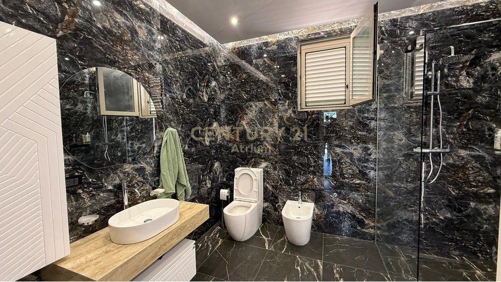 AFFITTASI VILLA SU 3 PIANI ALLE VILLE AMERICANE! 5.000 € /Mese