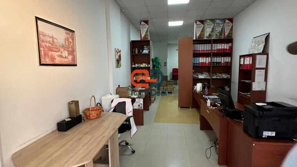 Occasione!!! Negozio in Vendita con Vista Super, Vicino alla Scuola Rossa!!!