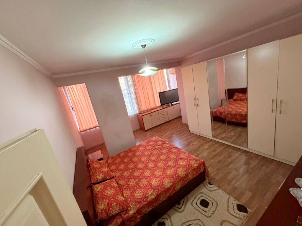 Shitet apartament 3+1+2 në Astir