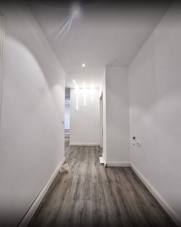 🌟🔑 ESCLUSIVO – AFFITTASI! 🔑🌟  📍 Super posizione – Pazari i Ri 🚶‍♂️ Sul marciapiede, con alta visibilità e fantastiche opportunità pubblicitarie!  ✨ Ambiente appena ristrutturato