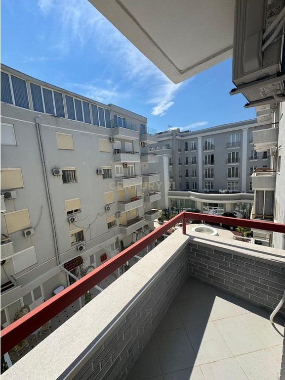 Jepet me Qira Apartament 2+1 me Pamje Deti në Plazh, Durrës !