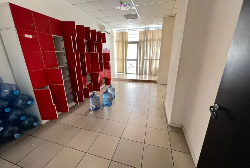 Ufficio In Affitto Presso Lo Stadio Dinamo (ID BZ2979) Tirane