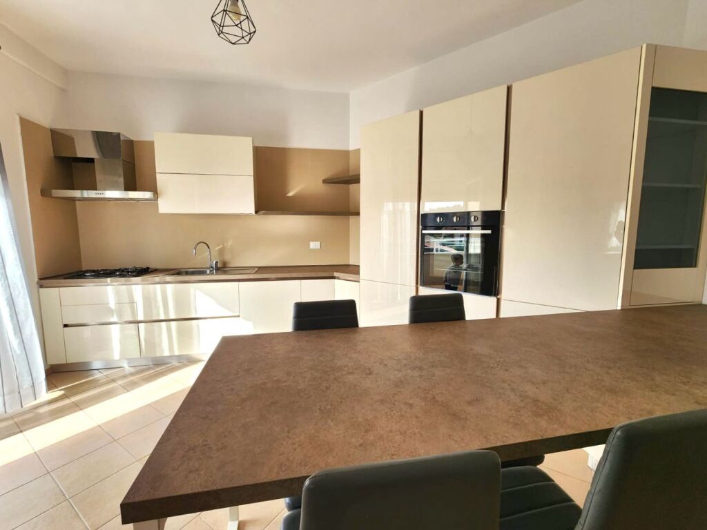 In affitto: 3+1+2wc &amp; 3bllk (📍Ekonomiku, Rr. Gramoz Pashko) Più spazio | 60.000 Lek al mese