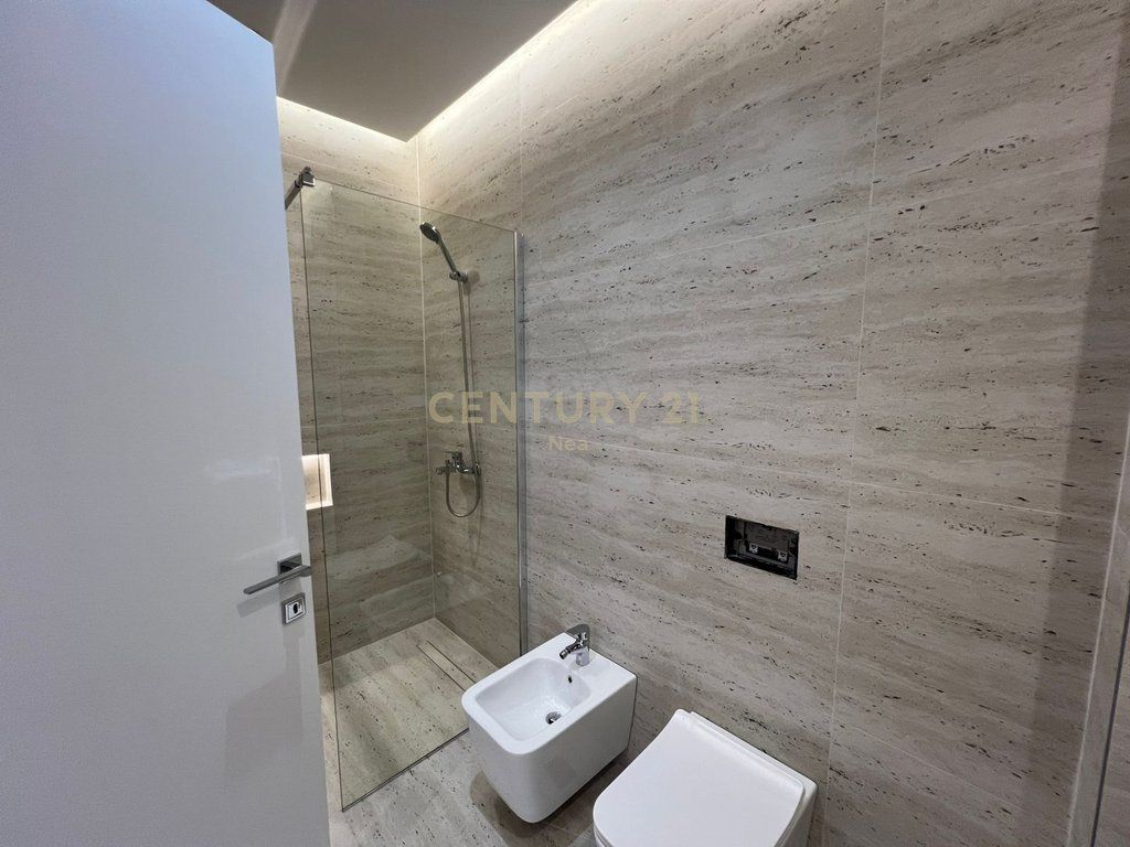 Apartament 2+1+2 me post parkimi per qira te Kodra e Diellit 2! 1,200 € /Muaj