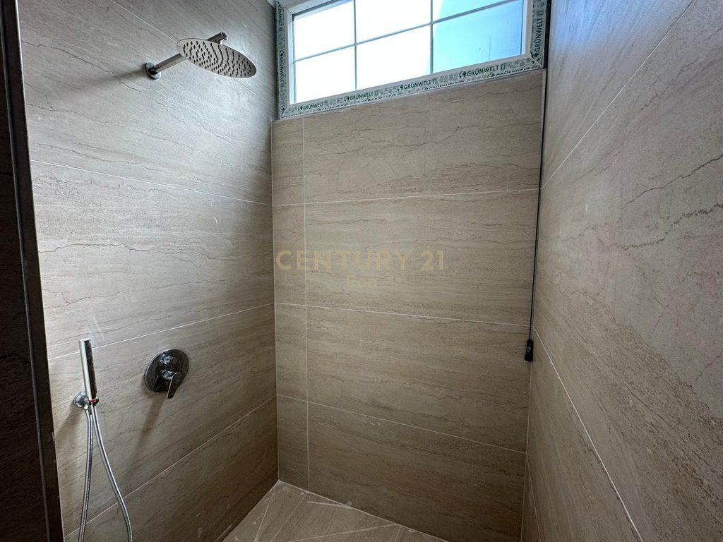 SPACE FOR RENT NEAR THE TRAIN STATION, DURRES !