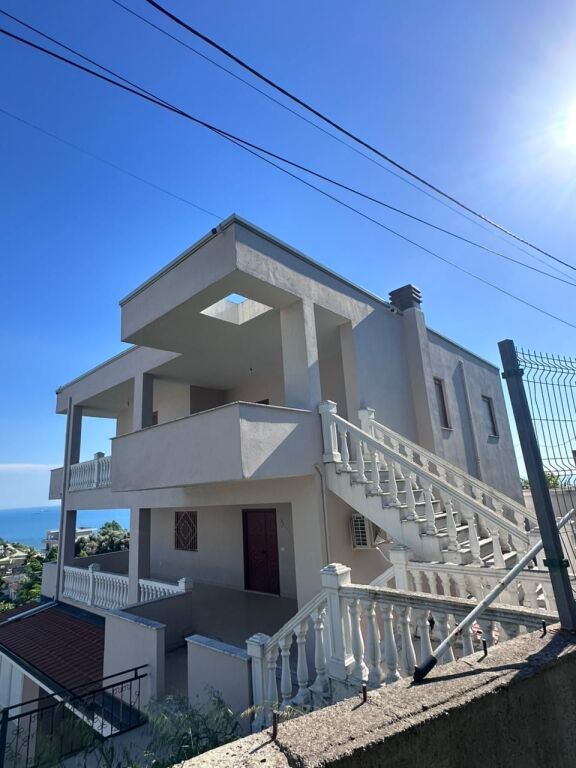 VILLA DI 3 PIANI IN VENDITA NELL'AREA DI CURRILAVE, DURRES