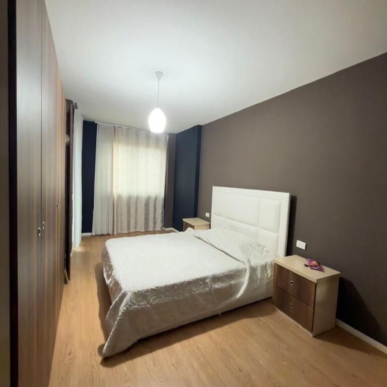 Jepet Apartament 2+1+2 me qira tek Unaza re