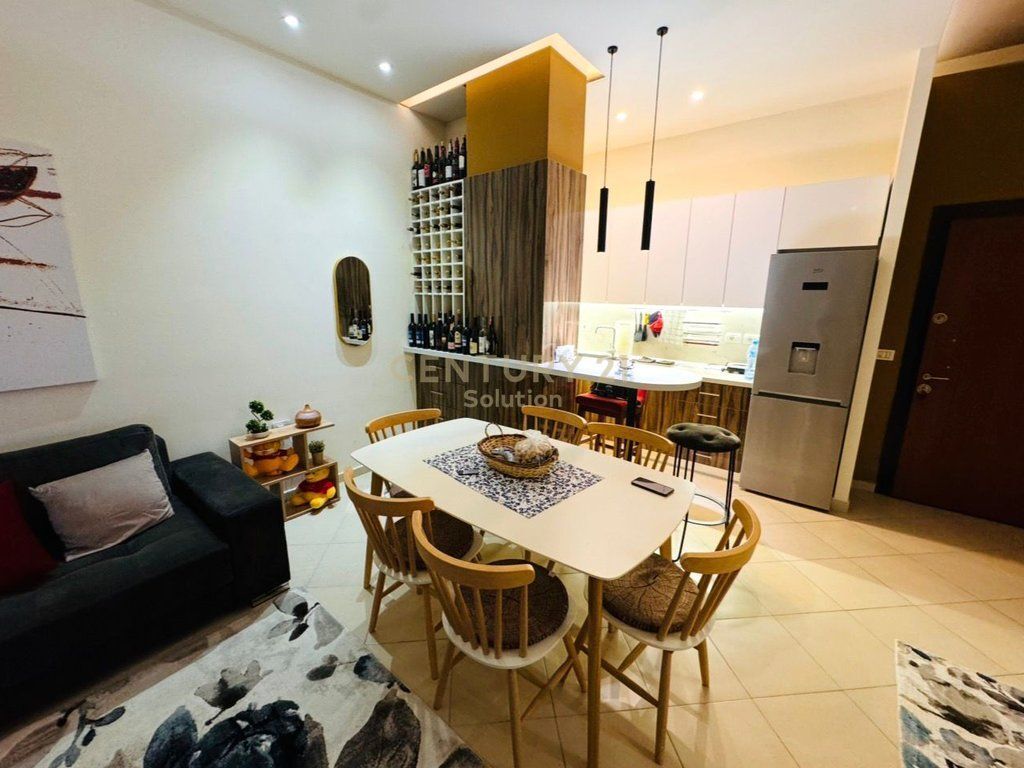 AFFITTO APPARTAMENTO 1+1+ POSTO AUTO VICINO A KODRA E DIELLIT 650 € /Mese