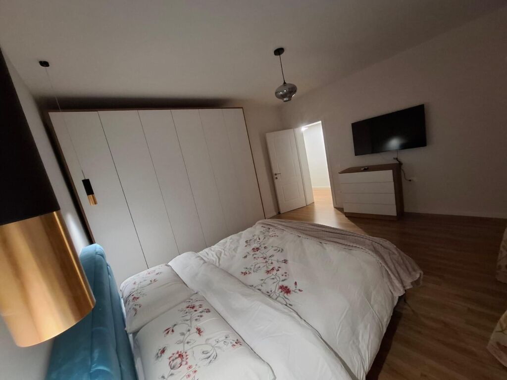 🏠Via Mihal Grameno, secondo piano di una villa 1+1+posto auto, appena arredato in affitto. 55.000 Leke