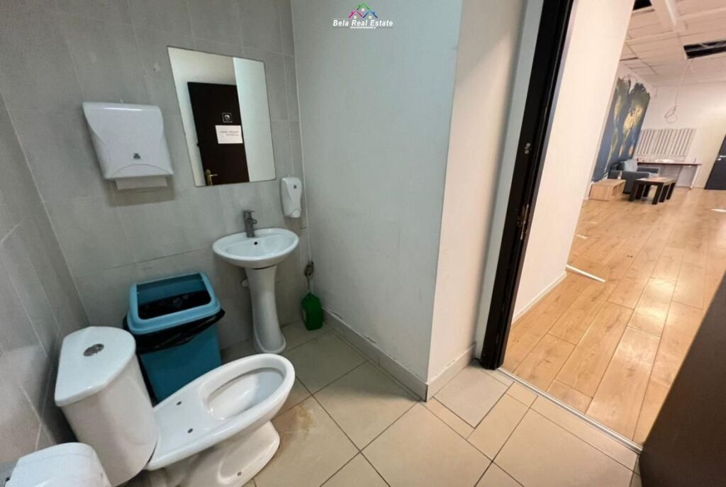 Ufficio In Affitto Presso Lo Stadio Dinamo (ID BZ2979) Tirane