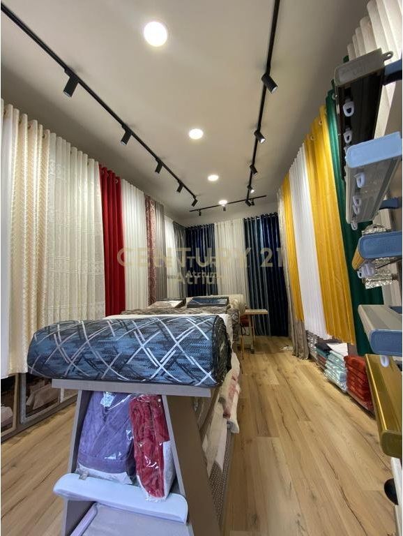 NEGOZIO IN VENDITA SULLA STRADA PRESSO SELVIA!!! 270.000 €