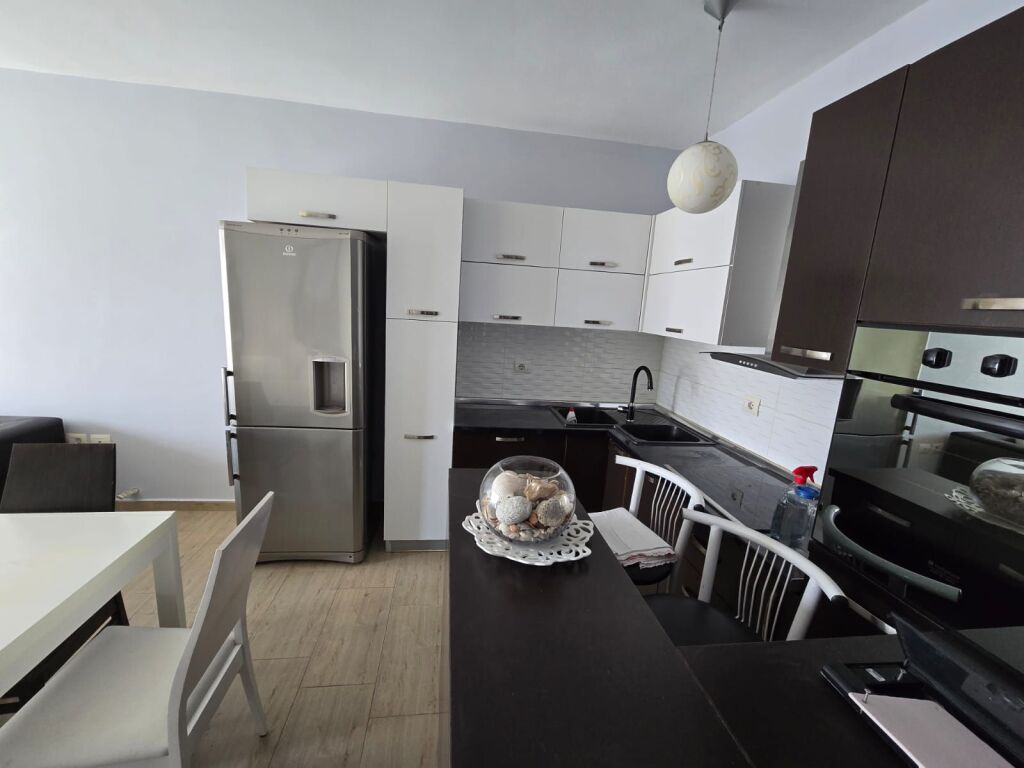 In vendita, Appartamento 2+1+2, Vicino al vecchio URT – Durrës.