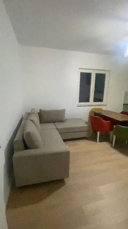 Jepet me Qera 1+1 i mobiluar - Kodra e Priftit Tirane