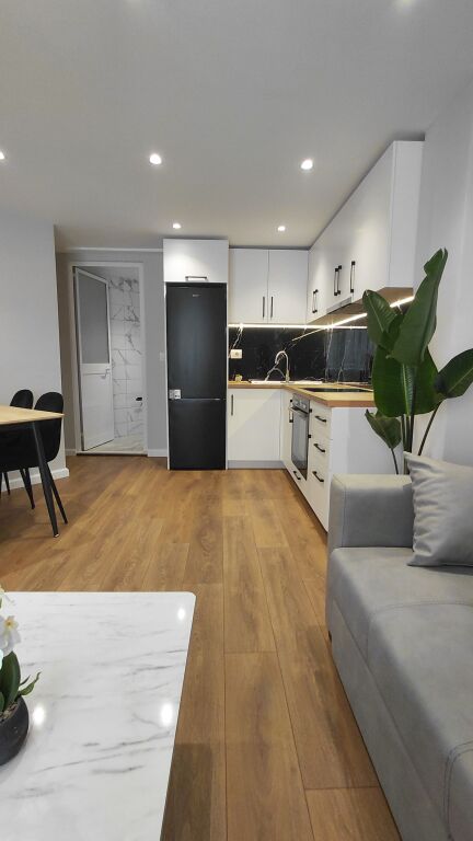 Lago secco duplex 1+1+2 bagni investito in vendita